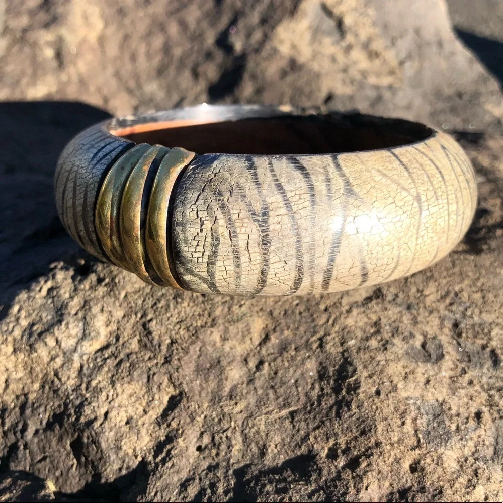 🦓 Vintage Solid Wood Animal Print bangle